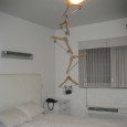 Ever find yourself in a hotel, want to watch a movie on your iphone?  Laying on a bed holding your iphone can get a bit tiring after awhile.   Well check this out. You can rig up an iphone holder using hangers and a plastic bag!  This assumes there is a...